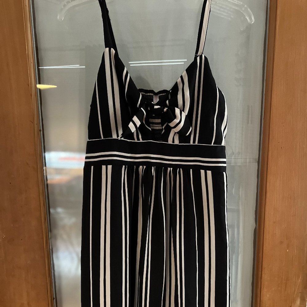 *LIKE-NEW* Black and White Striped Tie-Front Midi Dress